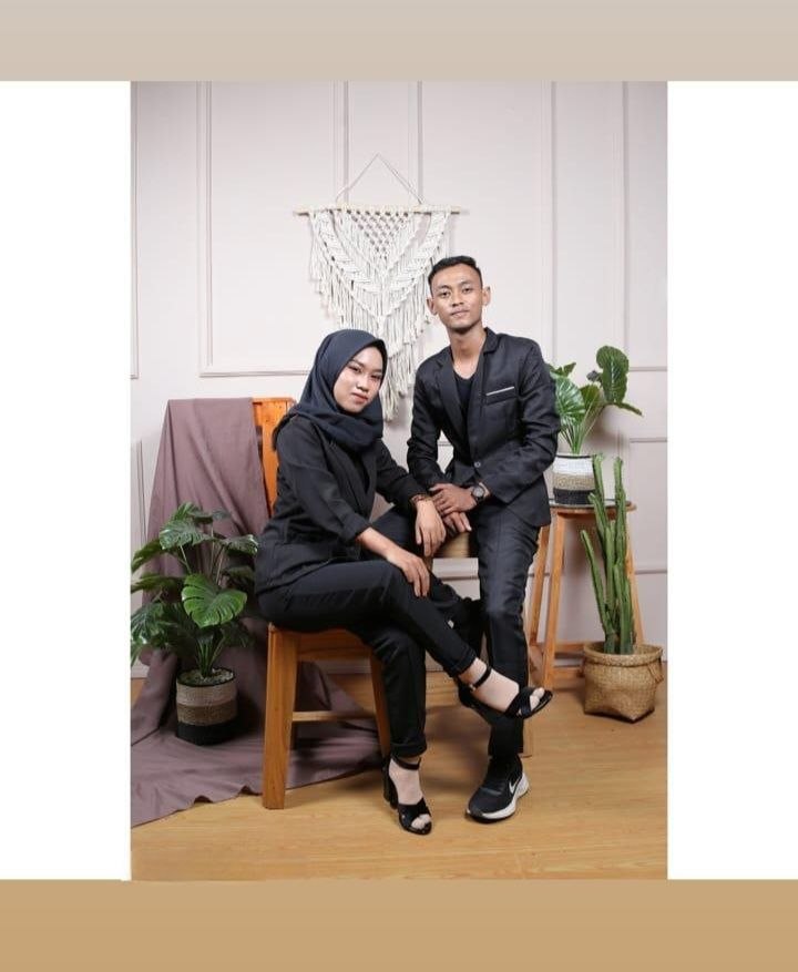 Potret studio Dwi dan Sindy